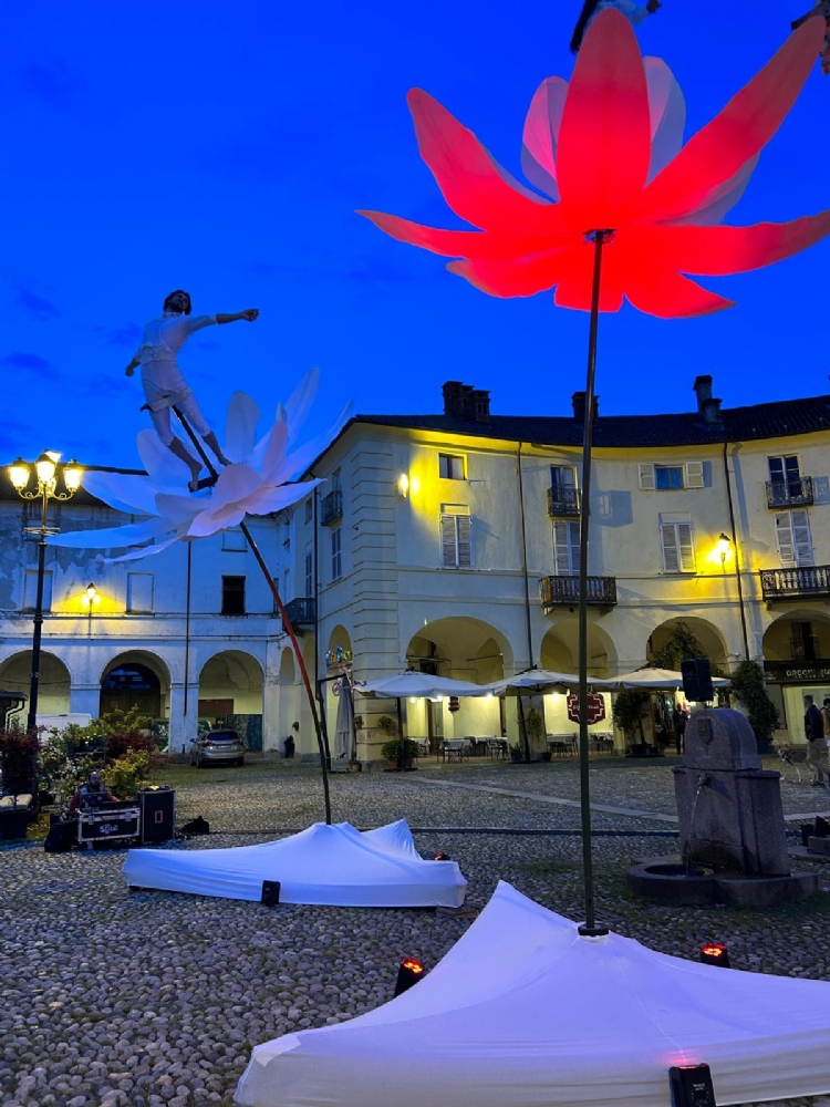 VENARIA - Bagno di folla per la ventesima edizione della «Festa delle Rose» - FOTO