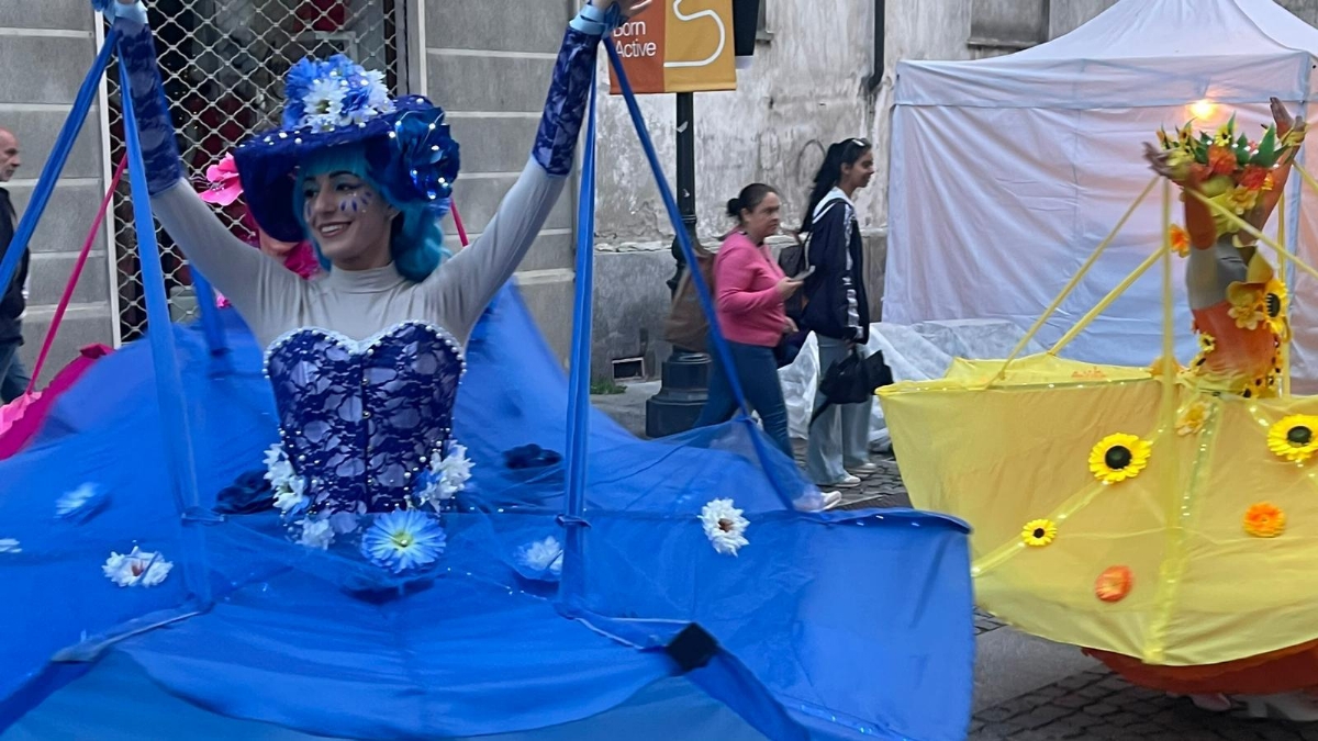 VENARIA - Bagno di folla per la ventesima edizione della «Festa delle Rose» - FOTO