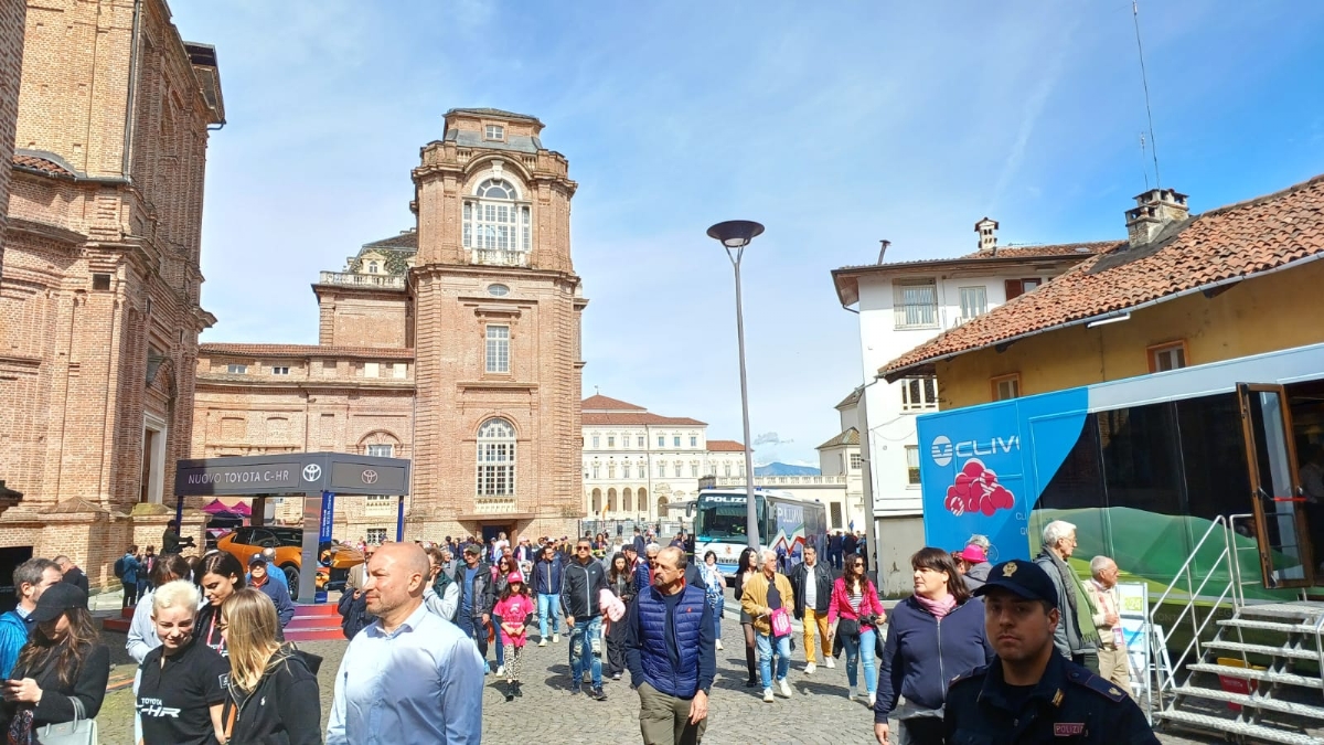 GIRO D'ITALIA A VENARIA - Riviviamo le emozioni della «Grande Partenza» - TUTTE LE FOTO