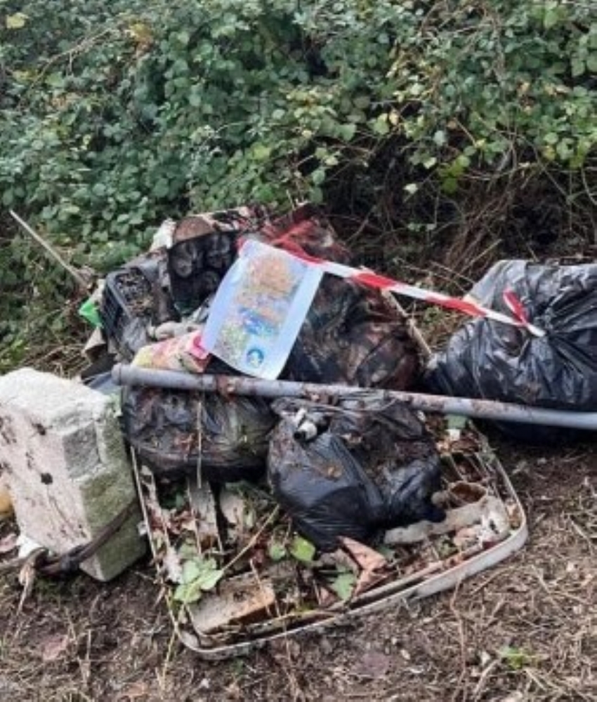 GRUGLIASCO - Cumuli di rifiuti, e un televisore, in corso Allamano: area ripulita grazie alla «Reg» - FOTO