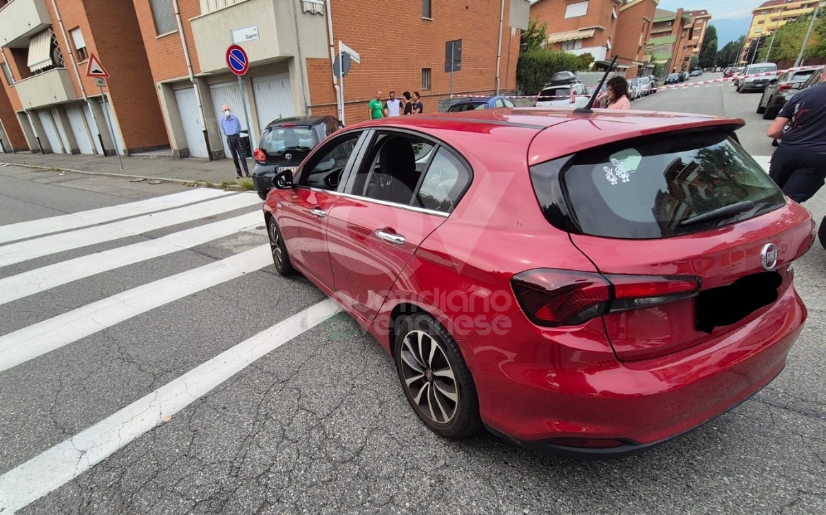 INCIDENTE A VENARIA - Scontro fra due auto all'incrocio: una donna ferita - FOTO