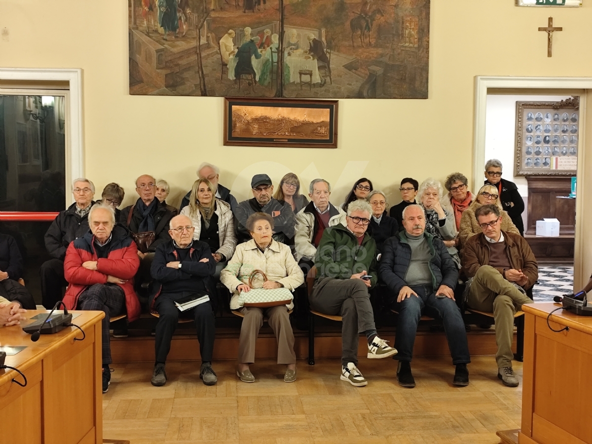 VENARIA - Sala consiliare gremita per la presentazione del libro su Armando Crivelli - FOTO E VIDEO