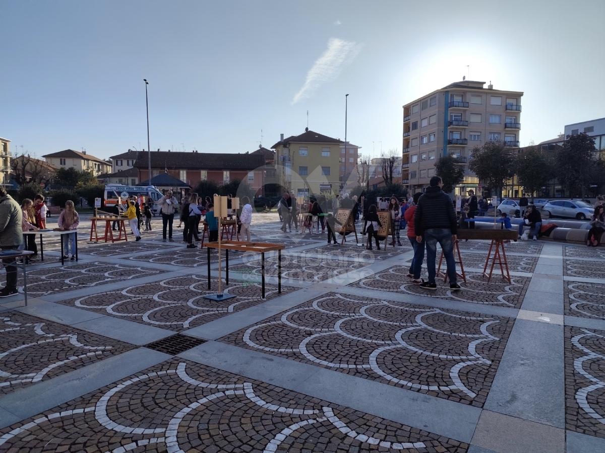 VENARIA - Castagne e giochi in piazza Pettiti: la «Castagnata» dell'Avis è il solito successo - FOTO