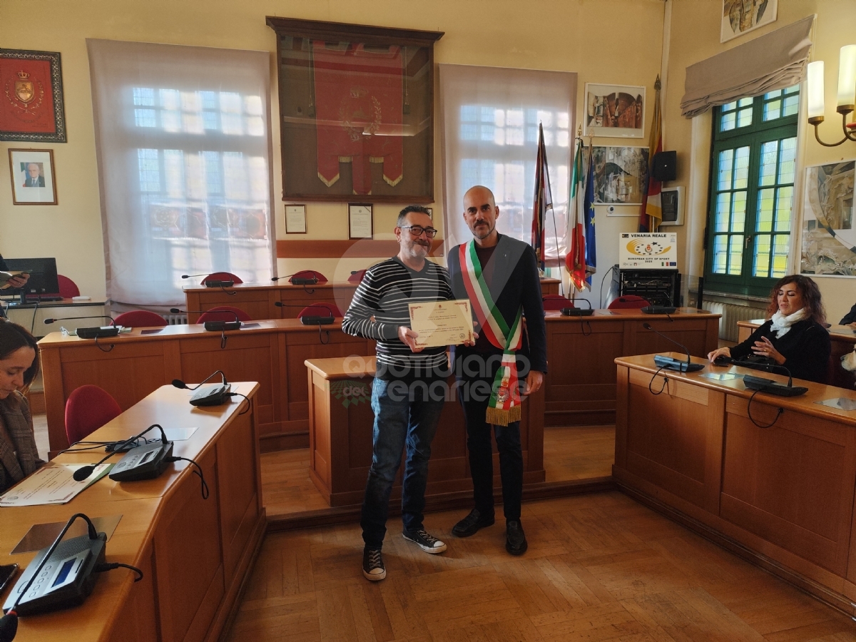 VENARIA - Premiati i cittadini che salvarono la vita a un uomo colpito da infarto - FOTO