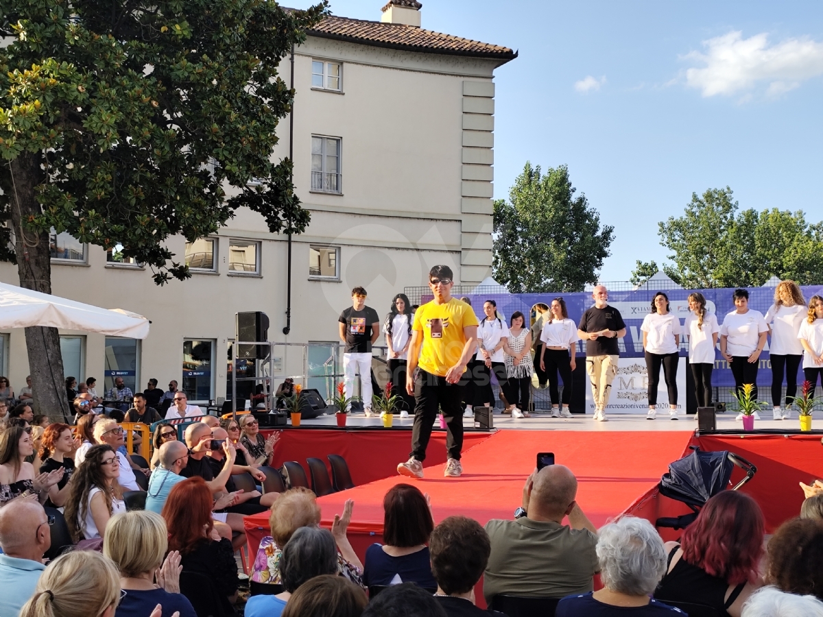 VENARIA - Moda, inclusione e solidarietà: il successo della sfilata in favore del Regina Margherita - FOTO