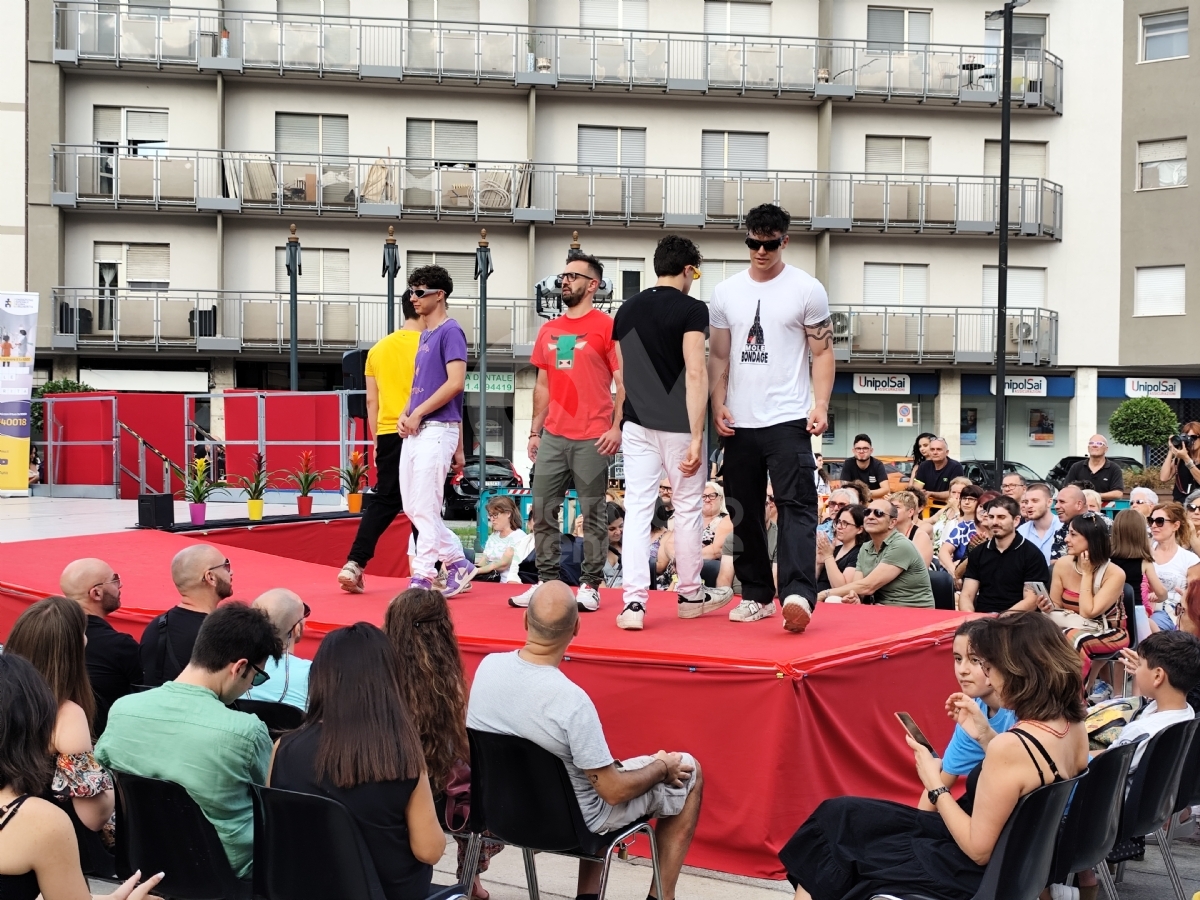 VENARIA - Moda, inclusione e solidarietà: il successo della sfilata in favore del Regina Margherita - FOTO