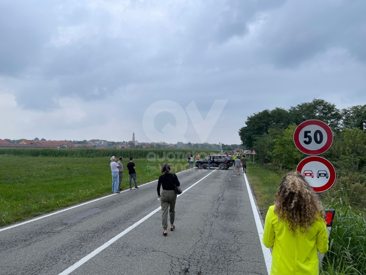 FRECCIA TRICOLORE SI SCHIANTA AL SUOLO - Pilota riesce a lanciarsi - VIDEO