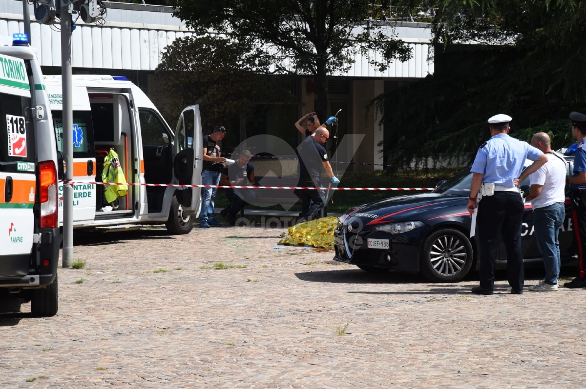 COLLEGNO - Omicidio-suicidio in piazza: «Mi hai rovinato la vita», 80enne spara alla moglie e poi si uccide - FOTO