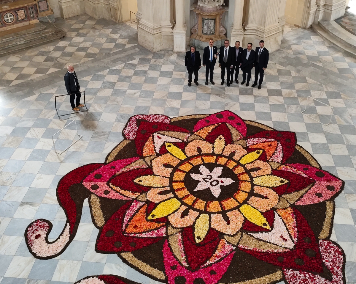 VENARIA - Bagno di folla per la ventesima edizione della «Festa delle Rose» - FOTO