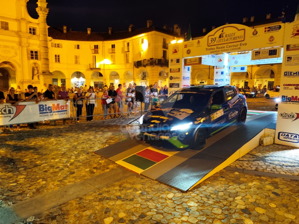 VENARIA - In Città la magia del Rally: tantissimi i curiosi e gli appassionati - FOTO