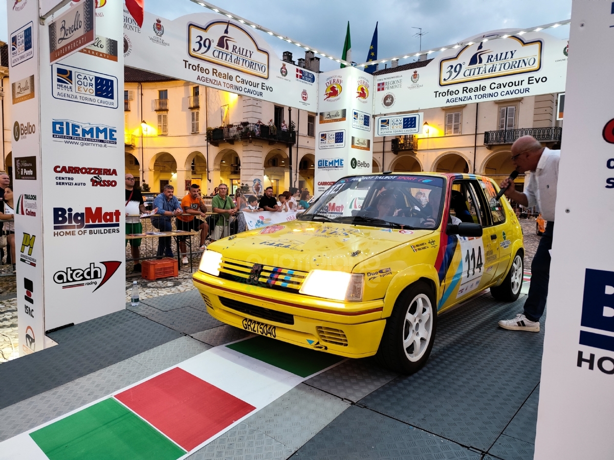 VENARIA - In Città la magia del Rally: tantissimi i curiosi e gli appassionati - FOTO