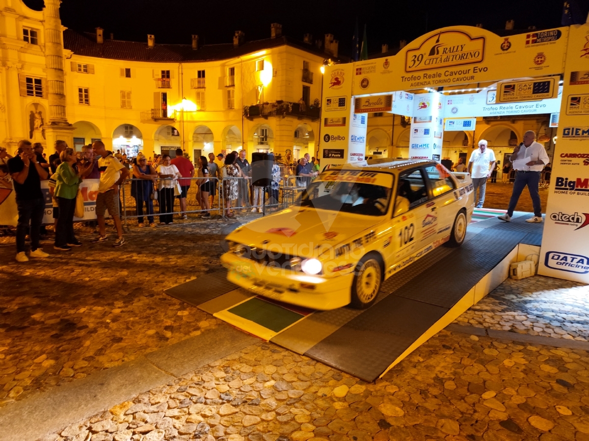 VENARIA - In Città la magia del Rally: tantissimi i curiosi e gli appassionati - FOTO