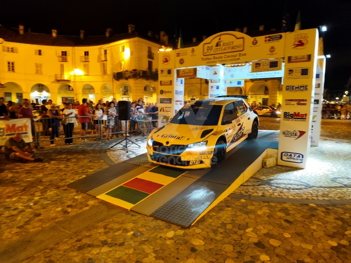 VENARIA - In Città la magia del Rally: tantissimi i curiosi e gli appassionati - FOTO