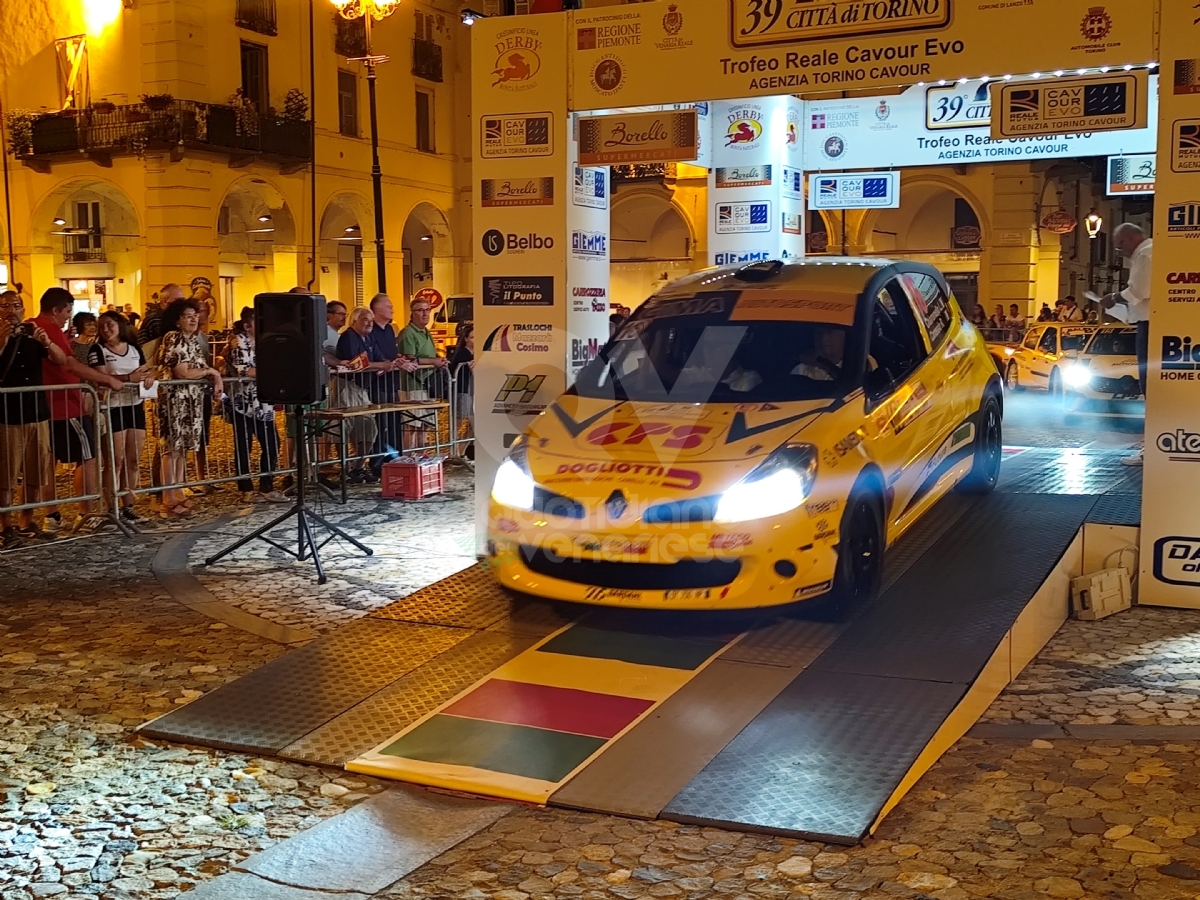 VENARIA - In Città la magia del Rally: tantissimi i curiosi e gli appassionati - FOTO