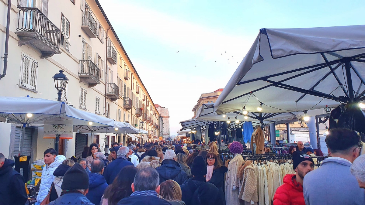 VENARIA - Ancora un successo per il «Crocetta Più», tra saldi e l'inizio del Carnevale - FOTO