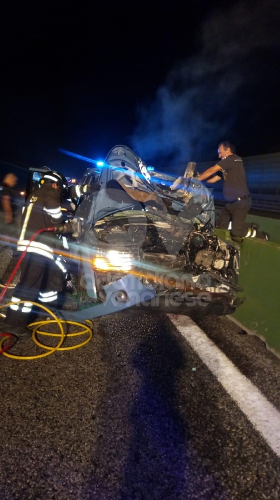 INCIDENTE IN TANGENZIALE TRA TORINO E VENARIA - Pattuglia della polizia colpisce una mucca: 4 feriti e animale morto - FOTO