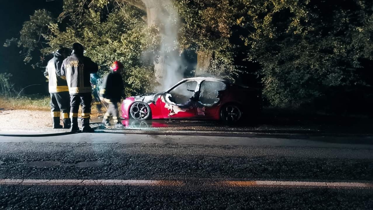 INCIDENTE TRA SAN GILLIO E GIVOLETTO - Auto prende fuoco mentre è in marcia - FOTO