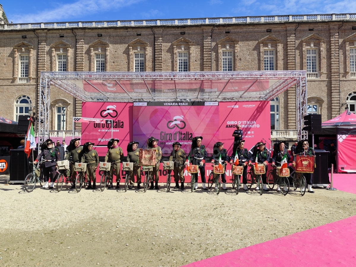 GIRO D'ITALIA A VENARIA - Una grande festa per la «Grande Partenza» - FOTO E VIDEO