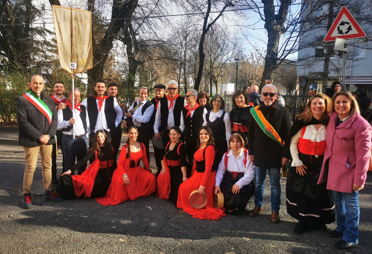 VENARIA - Musica, coriandoli e tanto divertimento: successo per il «Real Carnevale» - FOTO