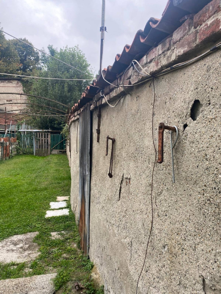 VENARIA - Iniziata la pulizia del canale irriguo di via Mascia Quirino: vigili del fuoco protagonisti - FOTO