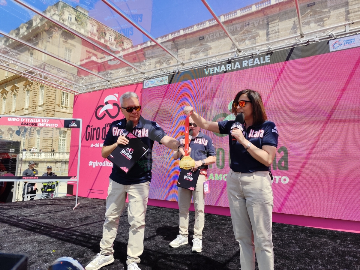 GIRO D'ITALIA A VENARIA - Una grande festa per la «Grande Partenza» - FOTO E VIDEO