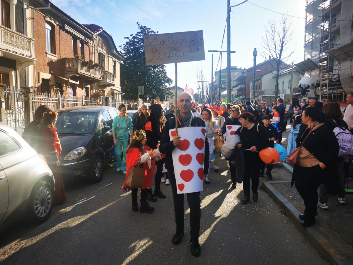 VENARIA - Musica, coriandoli e tanto divertimento: successo per il «Real Carnevale» - FOTO