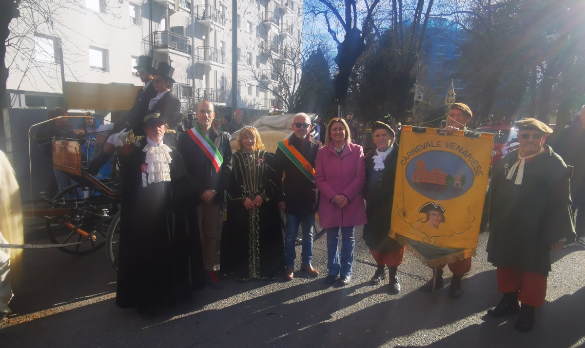 VENARIA - Musica, coriandoli e tanto divertimento: successo per il «Real Carnevale» - FOTO