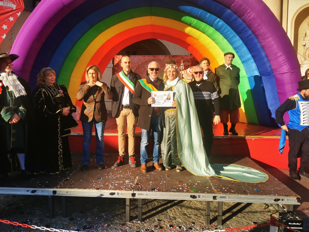 VENARIA - Musica, coriandoli e tanto divertimento: successo per il «Real Carnevale» - FOTO