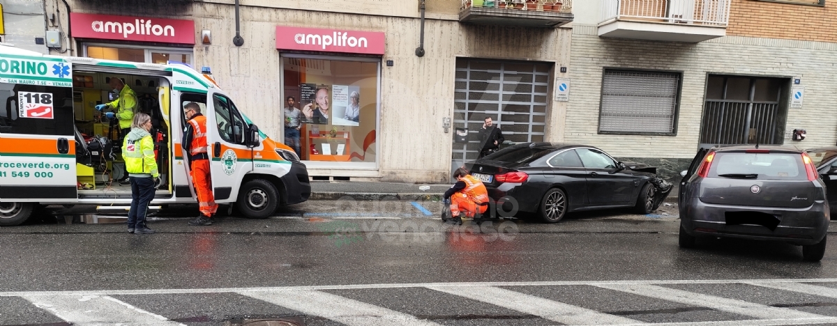 INCIDENTE A VENARIA - Malore mentre è alla guida: morto un uomo di 82 anni - FOTO