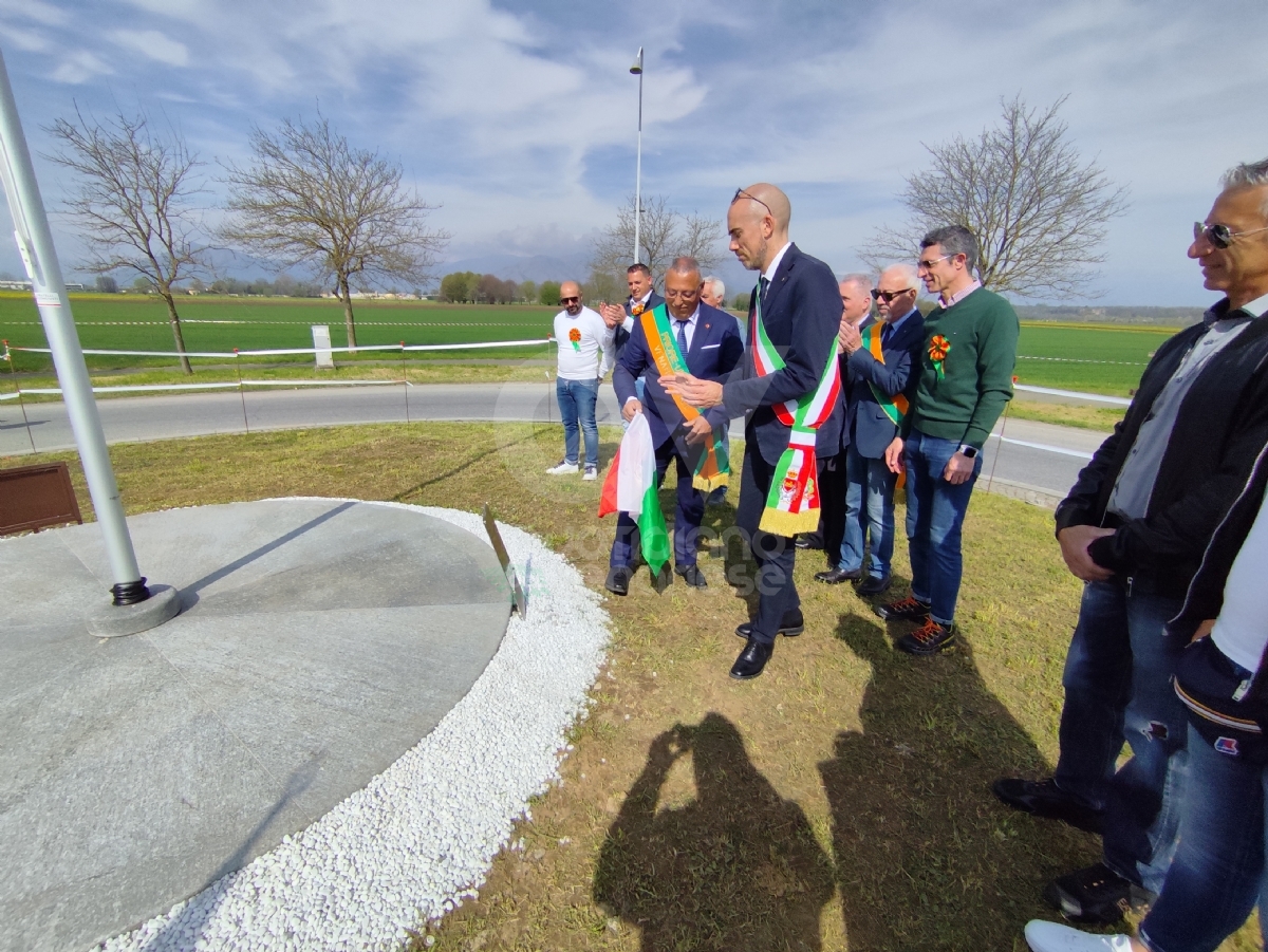 VENARIA - Taglio del nastro per la «Rotonda dei Centenari» in viale Faccioli - FOTO