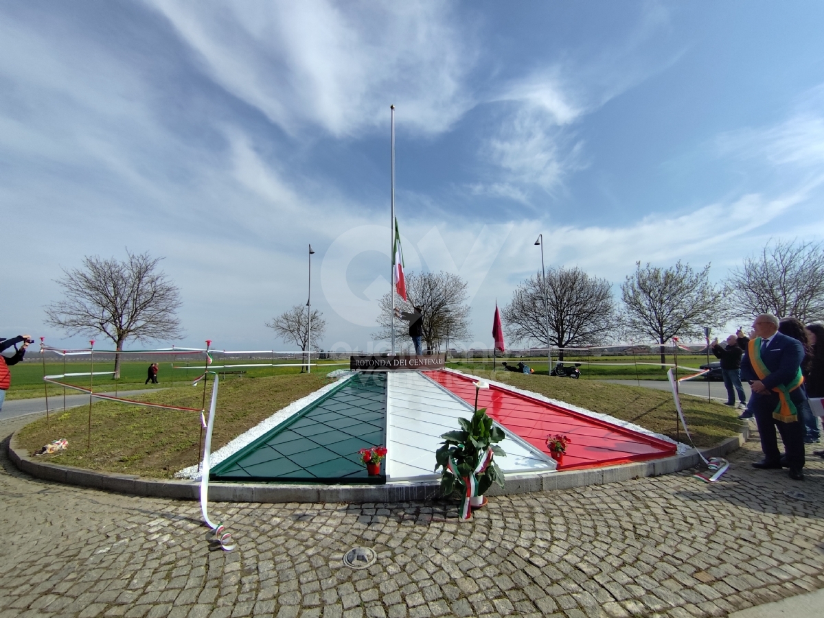 VENARIA - Taglio del nastro per la «Rotonda dei Centenari» in viale Faccioli - FOTO