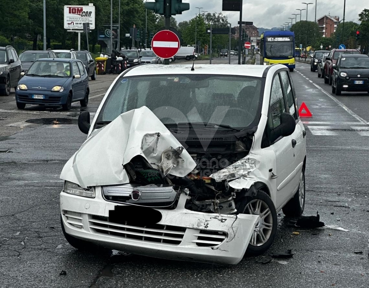 INCIDENTE A VENARIA Sempre all'incrocio tra corso Alessandria e via Druento: un ferito - FOTO