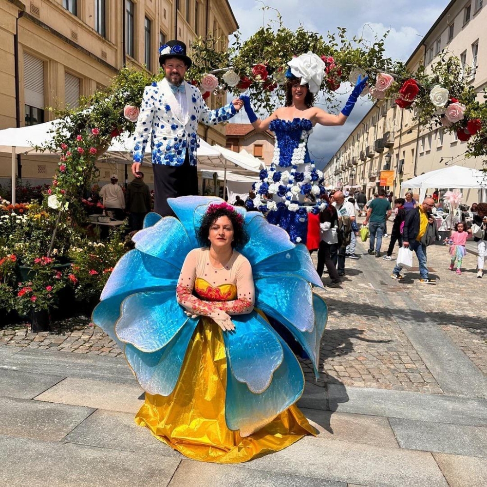 VENARIA - Bagno di folla per la ventesima edizione della «Festa delle Rose» - FOTO