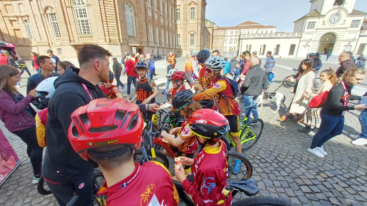 GIRO D'ITALIA A VENARIA - Riviviamo le emozioni della «Grande Partenza» - TUTTE LE FOTO