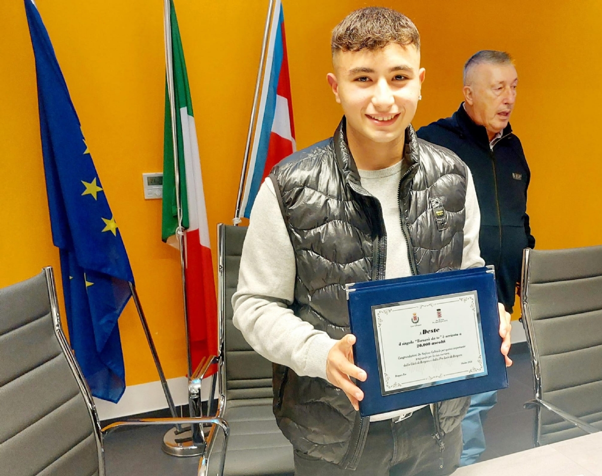 BORGARO - Un premio per «Deste»: con la musica trap ha fatto conoscere Borgaro ovunque - FOTO