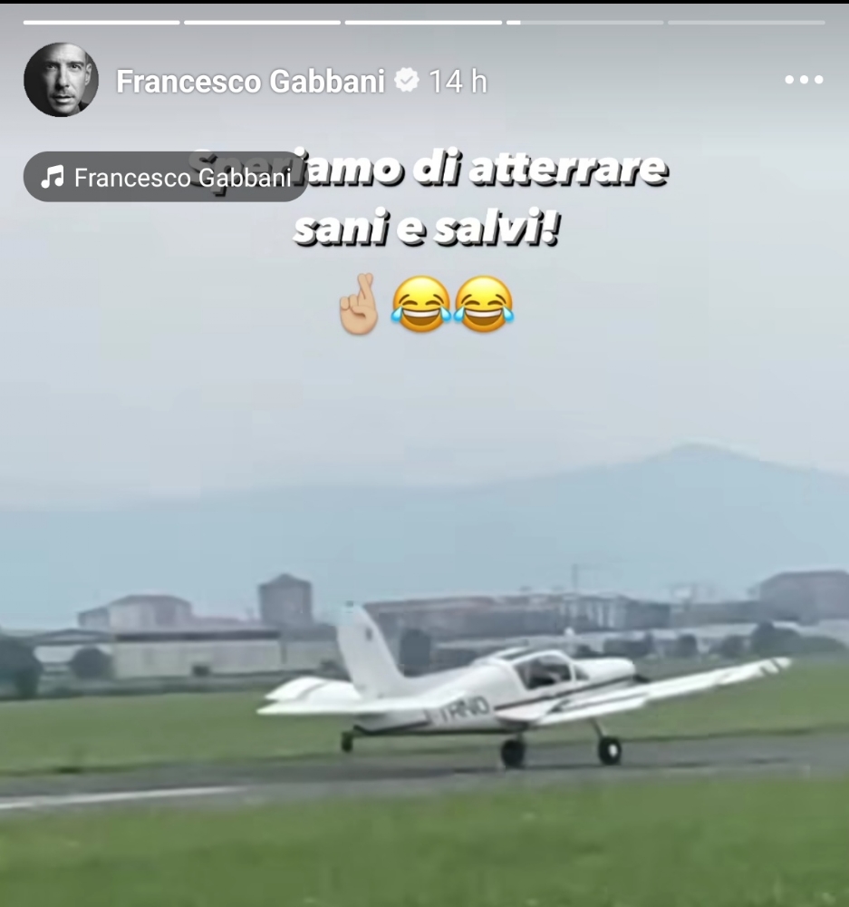 TORINO-COLLEGNO - Aeroporti in tilt, il cantante Gabbani «salvato» dall'Aeroclub Torino - FOTO