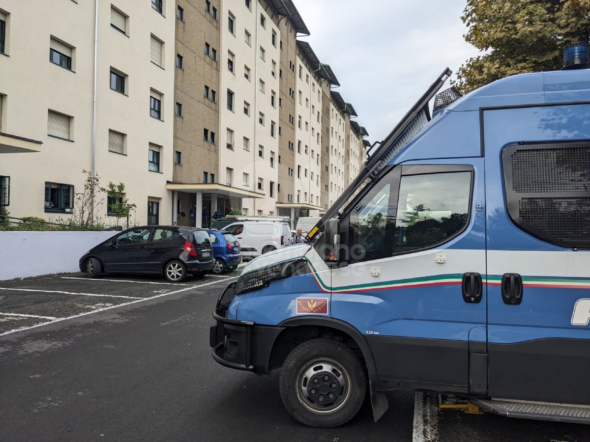 COLLEGNO - Sgomberati gli alloggi occupati abusivamente in via Della Croce - FOTO