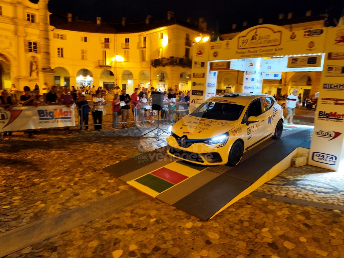 VENARIA - In Città la magia del Rally: tantissimi i curiosi e gli appassionati - FOTO