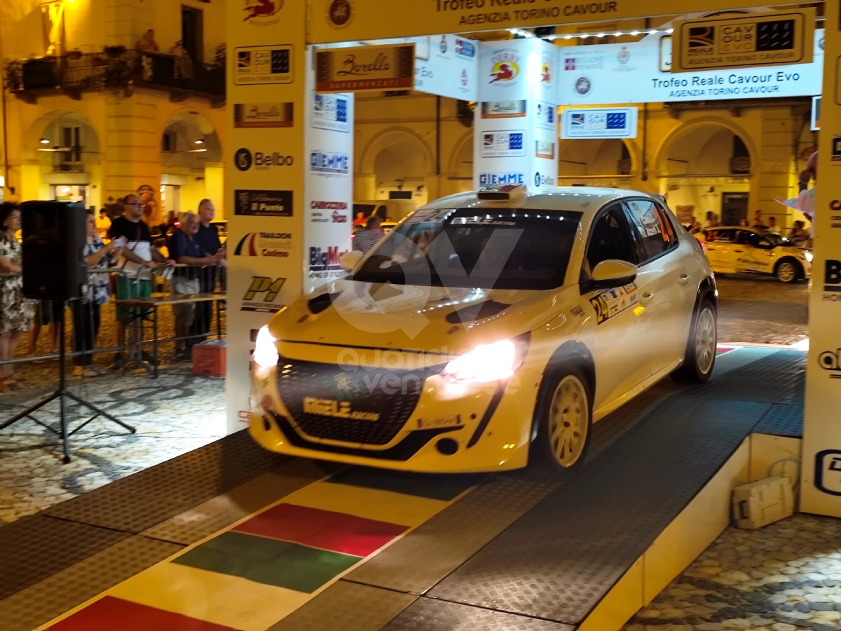 VENARIA - In Città la magia del Rally: tantissimi i curiosi e gli appassionati - FOTO