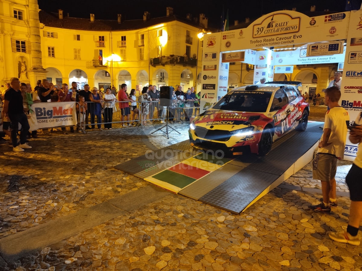 VENARIA - In Città la magia del Rally: tantissimi i curiosi e gli appassionati - FOTO