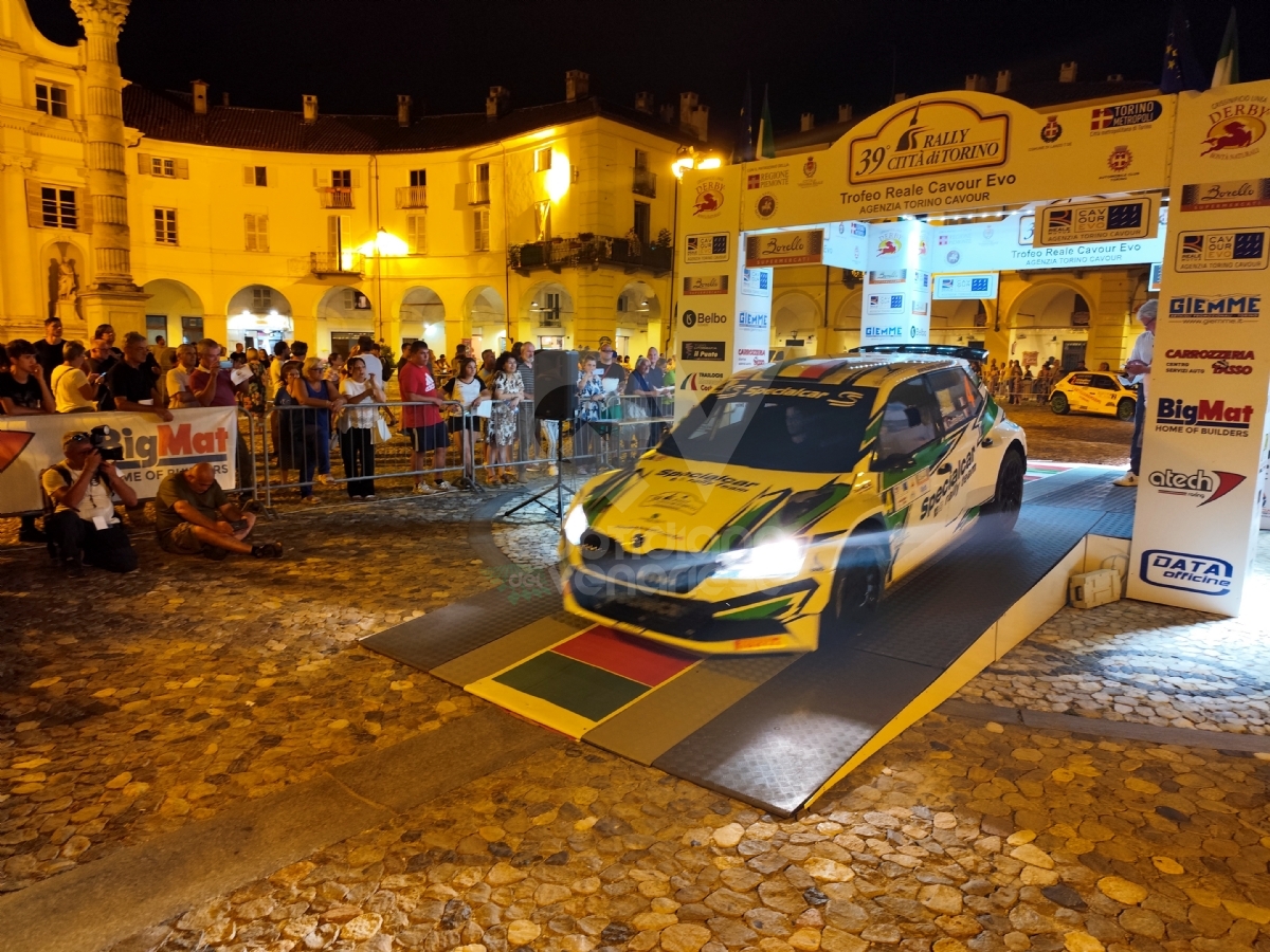 VENARIA - In Città la magia del Rally: tantissimi i curiosi e gli appassionati - FOTO