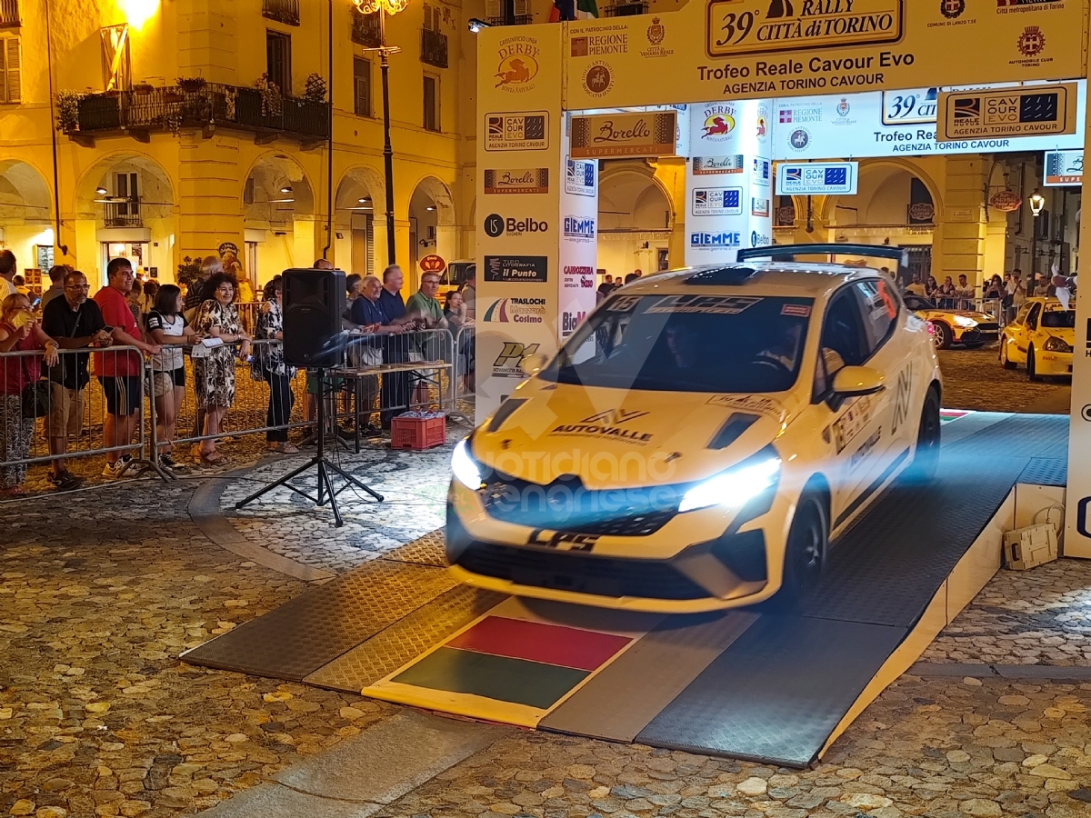 VENARIA - In Città la magia del Rally: tantissimi i curiosi e gli appassionati - FOTO