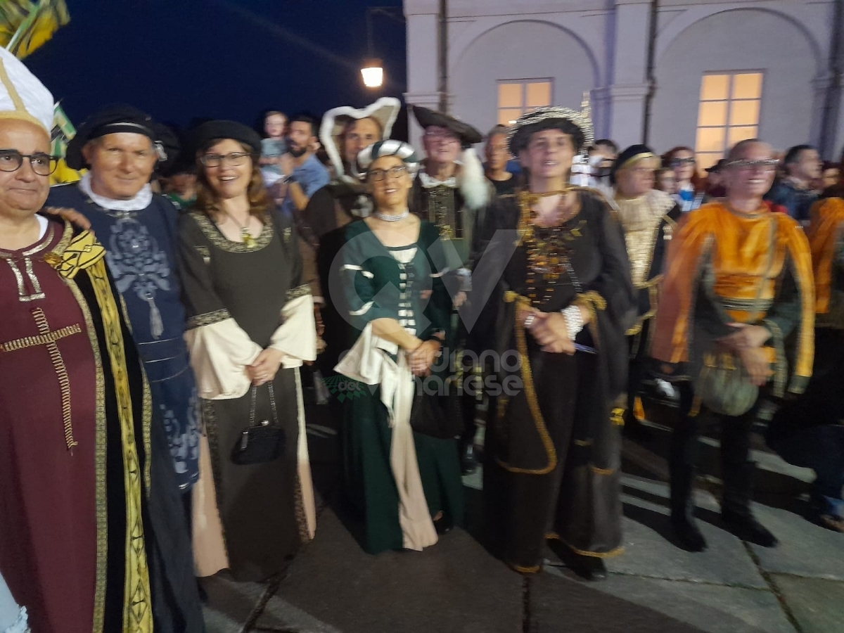 VENARIA - In centro la grande sfilata per i «Giochi Giovanili della Bandiera» - FOTO