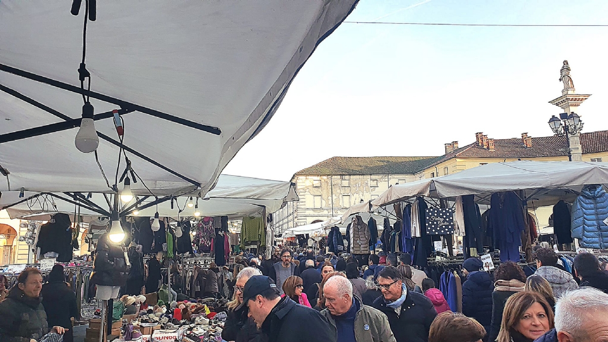 VENARIA - Ancora un successo per il «Crocetta Più», tra saldi e l'inizio del Carnevale - FOTO