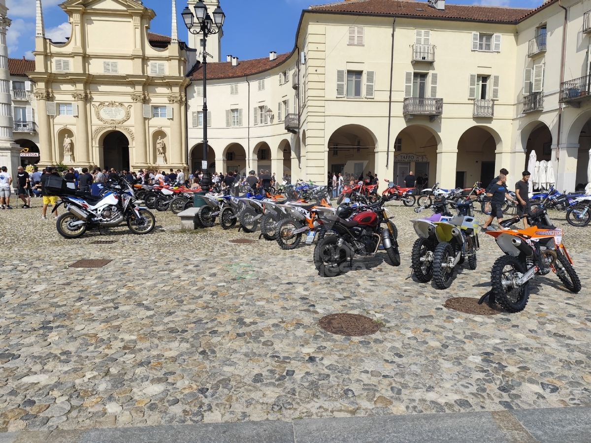 VENARIA - Il rombo dei motori per l'ultimo saluto a Gabriele Dipinto - FOTO E VIDEO