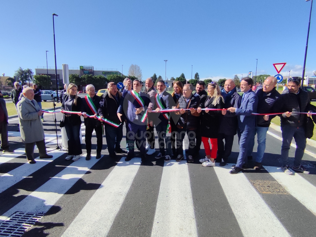 RIVOLI - Inaugurata la «rotonda del Bingo». Tragaioli: «Dopo 30 anni di parole, i fatti» - FOTO