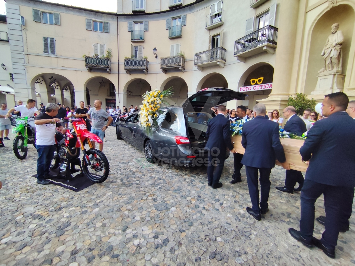 VENARIA - Il rombo dei motori per l'ultimo saluto a Gabriele Dipinto - FOTO E VIDEO