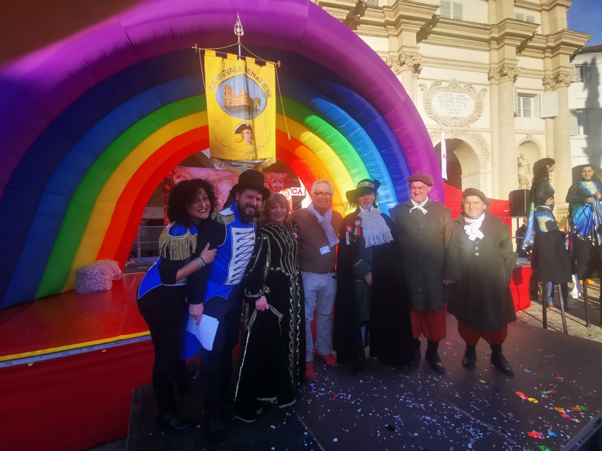 VENARIA - Musica, coriandoli e tanto divertimento: successo per il «Real Carnevale» - FOTO