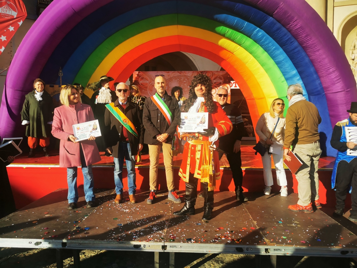 VENARIA - Musica, coriandoli e tanto divertimento: successo per il «Real Carnevale» - FOTO