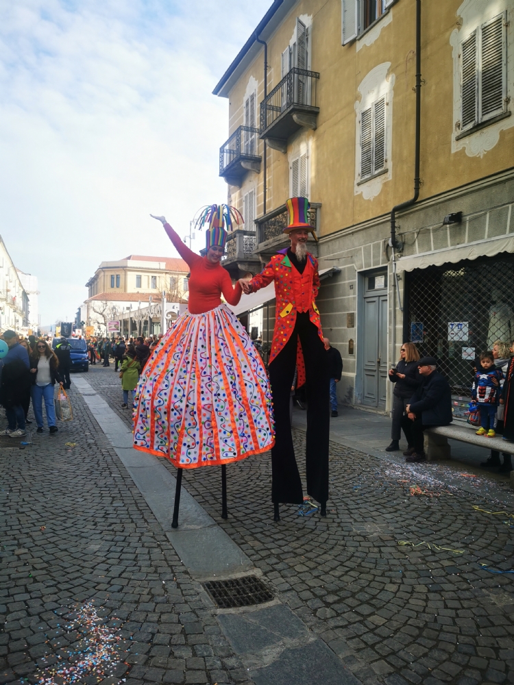 VENARIA - Musica, coriandoli e tanto divertimento: successo per il «Real Carnevale» - FOTO